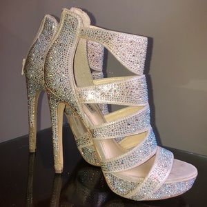 SOLD STEVE MADDEN HEELS